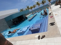 Swim up bar pool