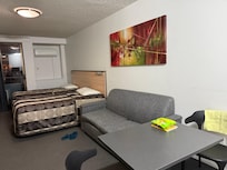 ソファがへこんでいたので座り心地は悪かったです