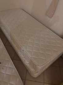 Matelas sales et troués