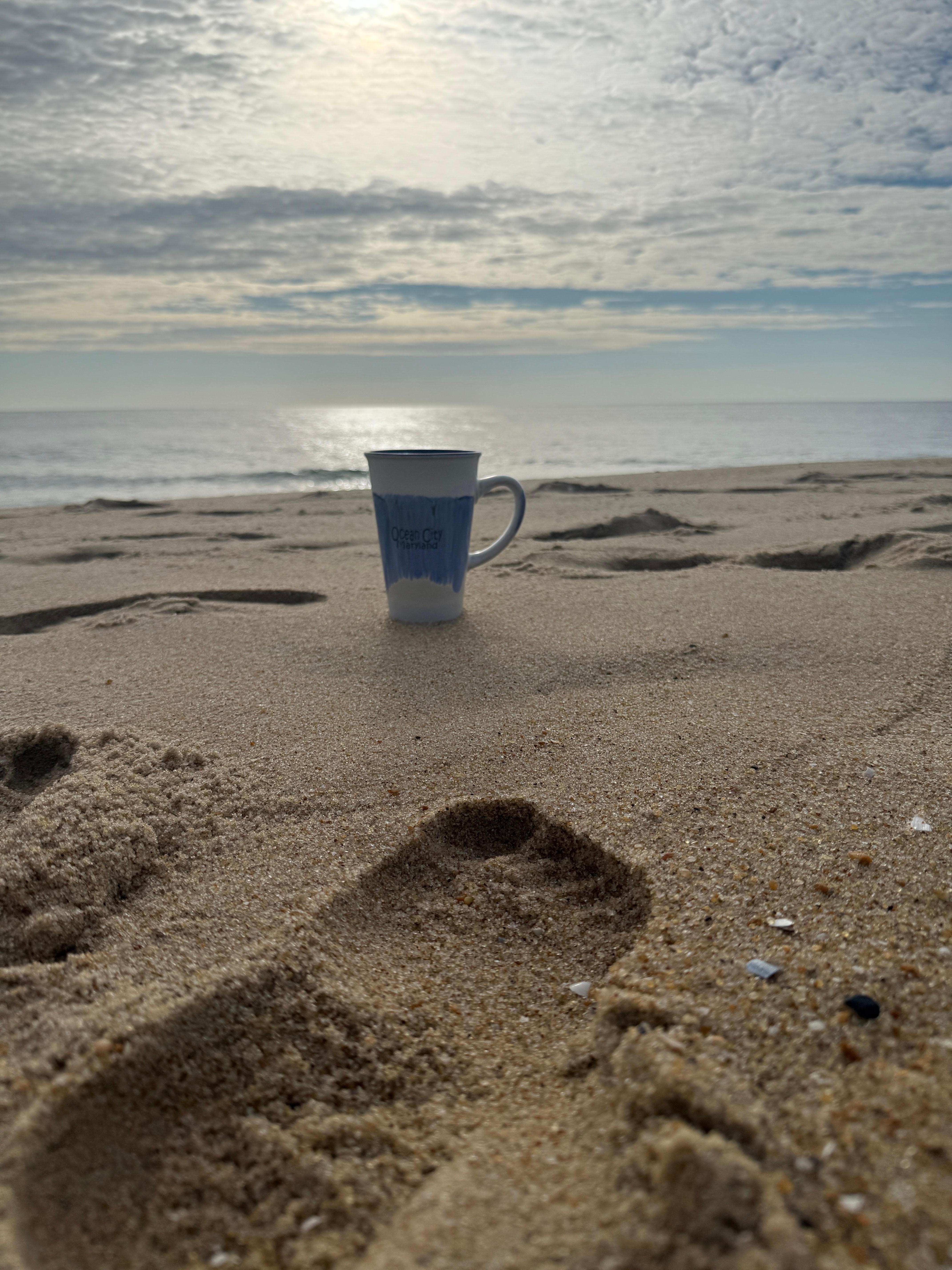 Early morning coffee on the beach💖
