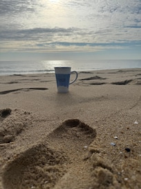 Early morning coffee on the beach💖