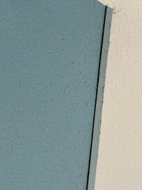 Dirt tick on the walls