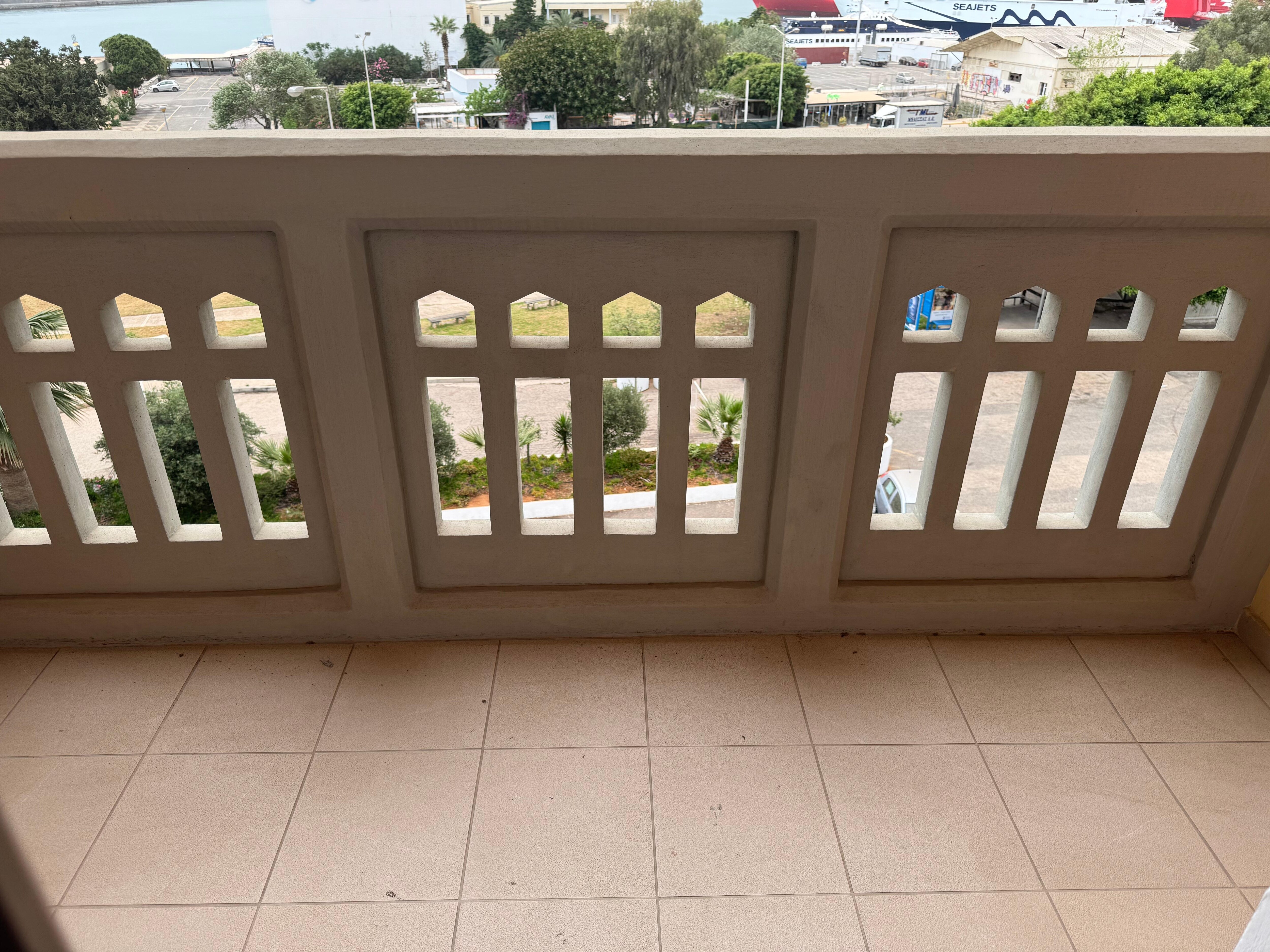 Balcony no table or chairs