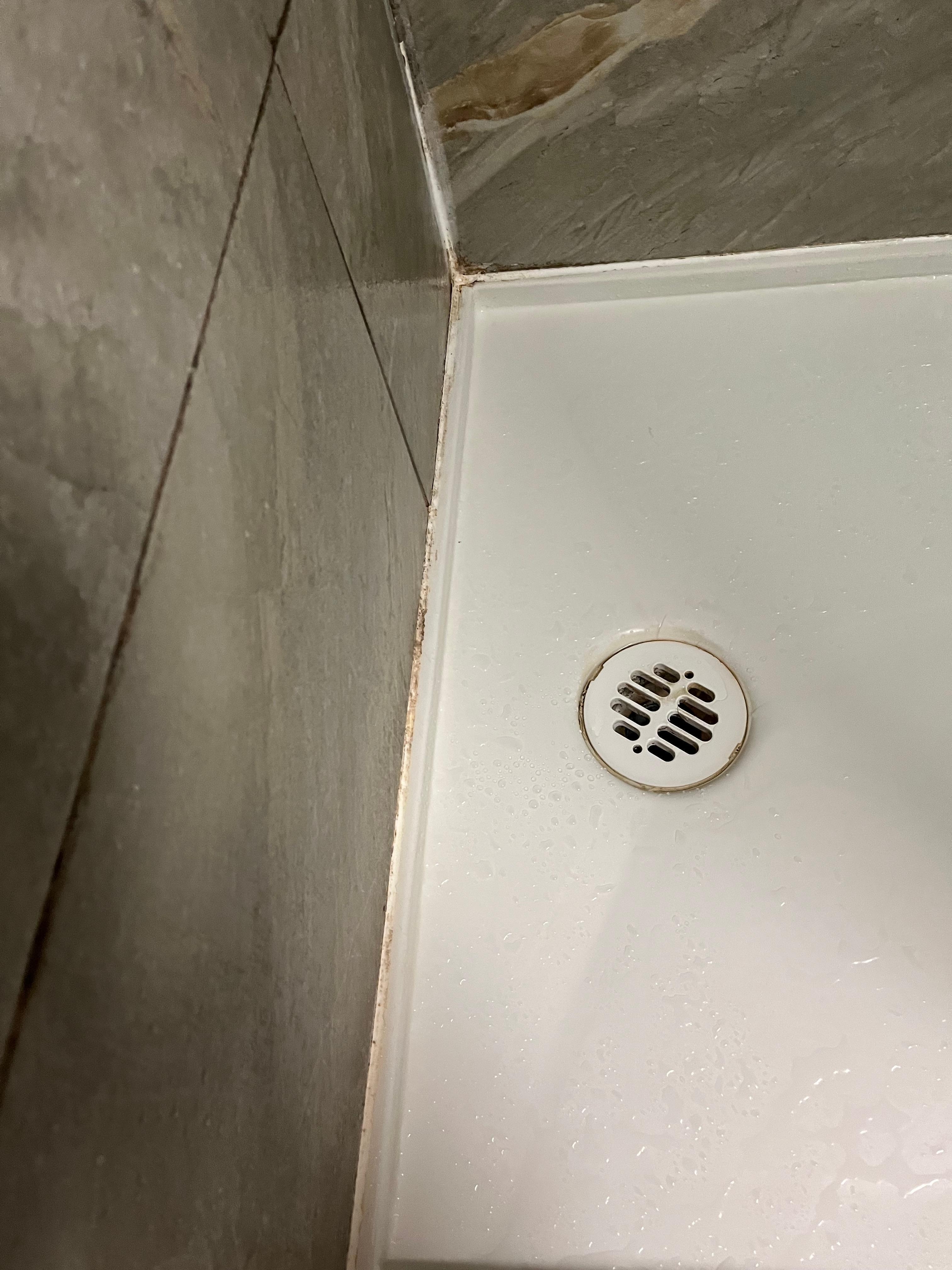 All of these photos are in or around the shower area, this is the only complaint I have about this property.  As you can see, some deep cleaning with an old toothbrush if necessary, needs to be done or some re-caulking.  I’m glad I had my flip flops.