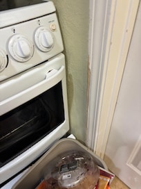 Oven can’t open safely but no worry because it won’t turn on