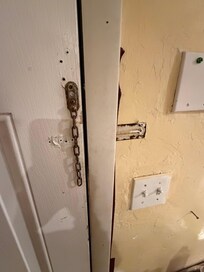 The chain lock did not work.