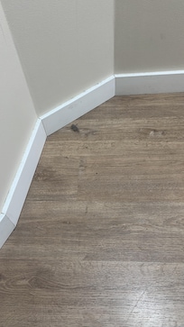 Dust clusters in the corners