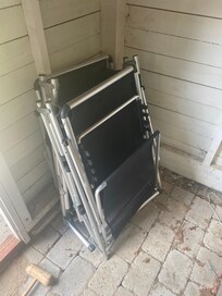 Die zwei defekten Liegen: