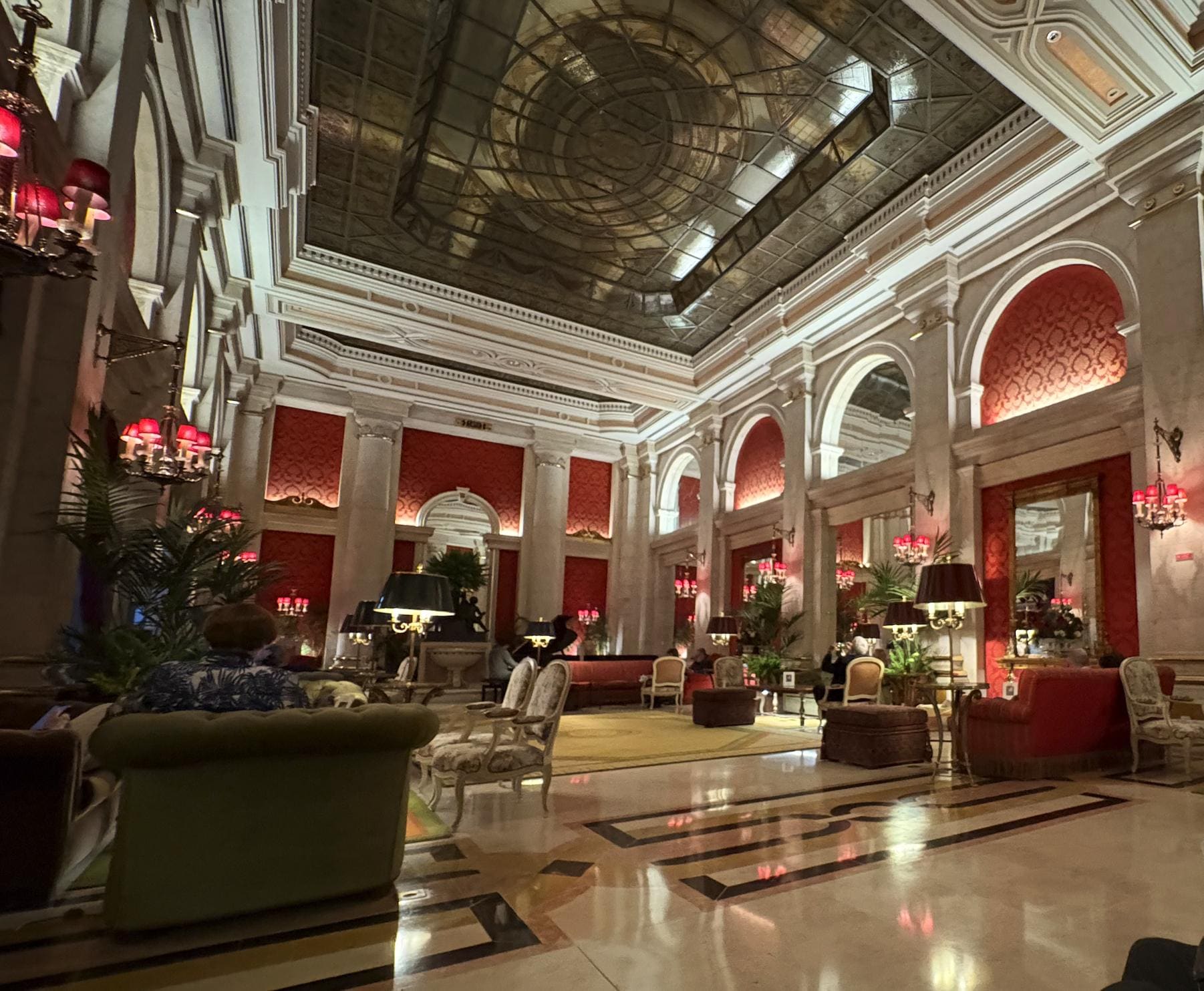 Live piano in the salon adjacent to the bar from 7 to 8 pm each evening was great.