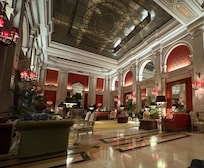 Live piano in the salon adjacent to the bar from 7 to 8 pm each evening was great.