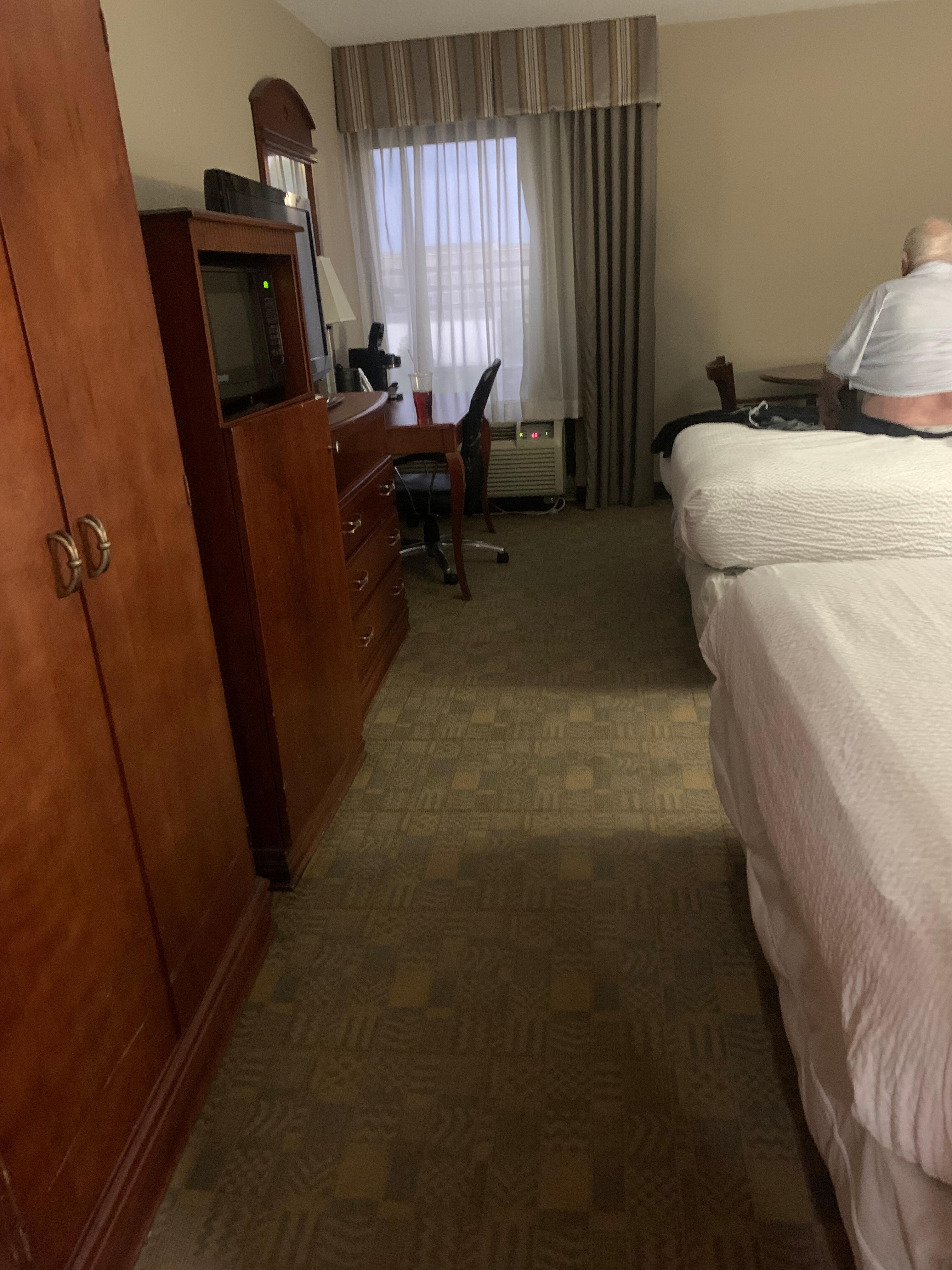 Room too crowded 