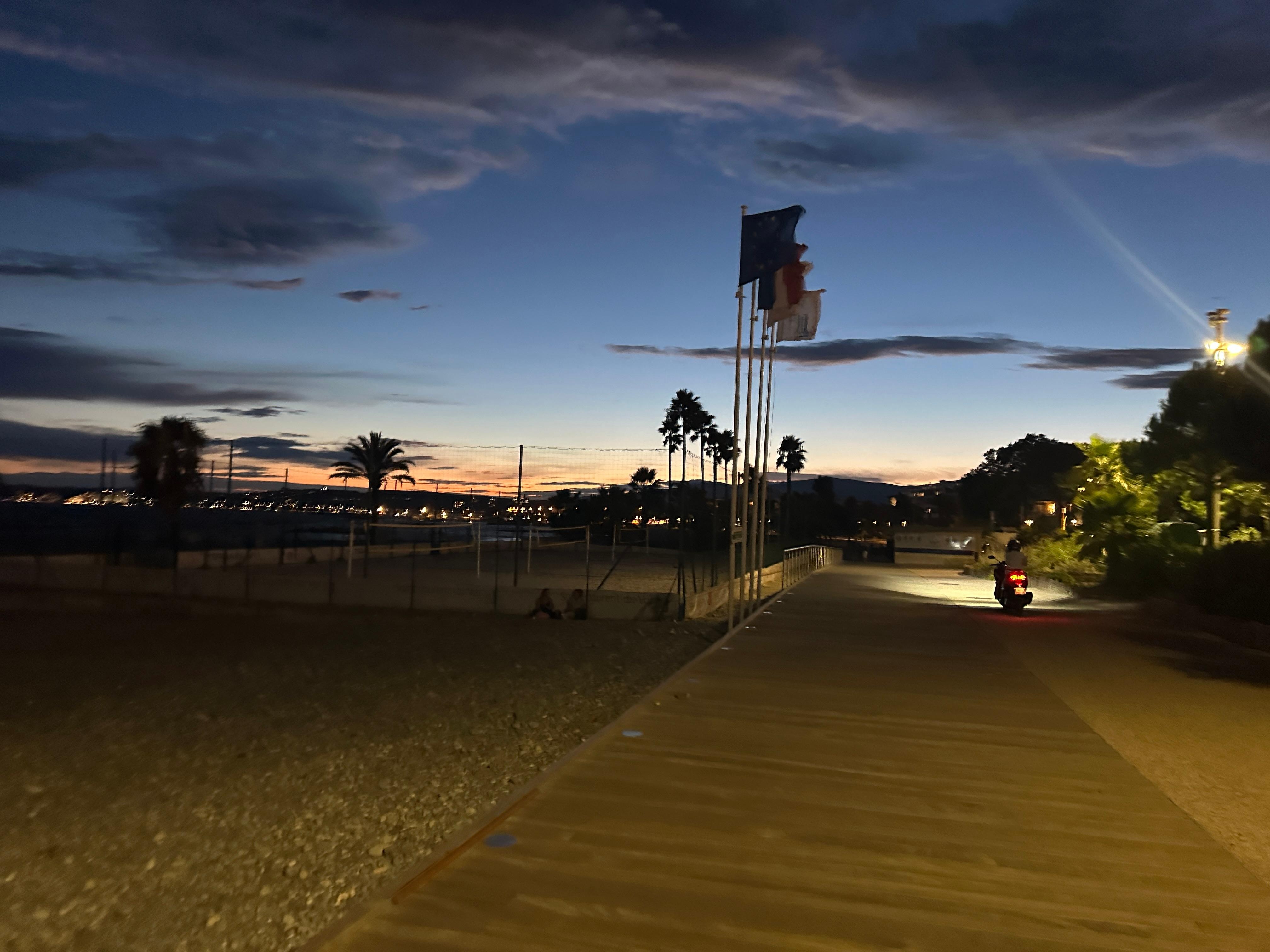 10 Mins drive to the front