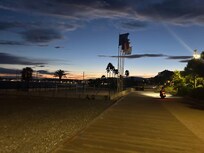 10 Mins drive to the front