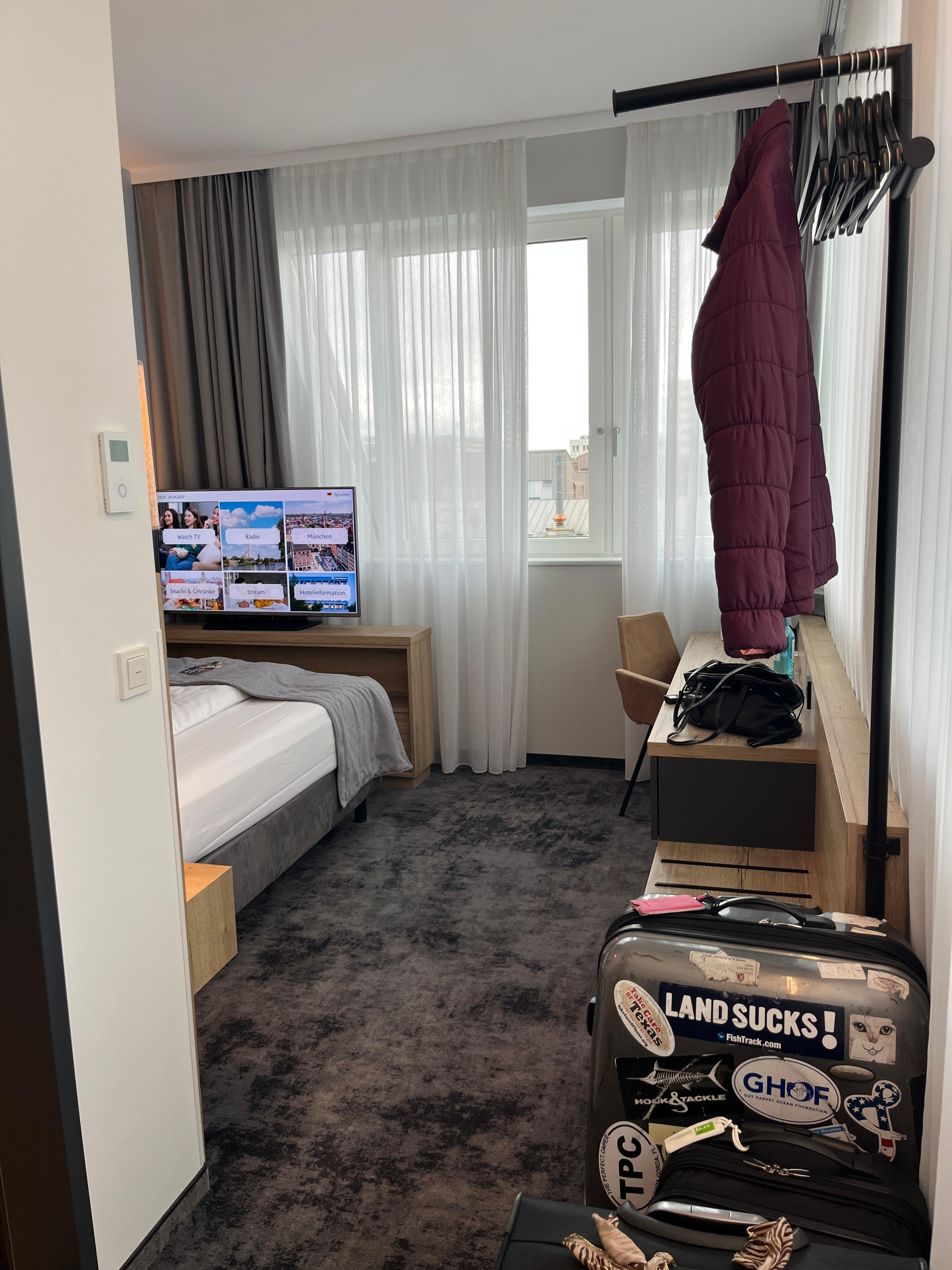 Corner room