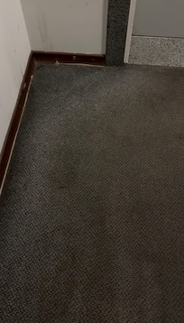 Carpete no corredor dos quartos