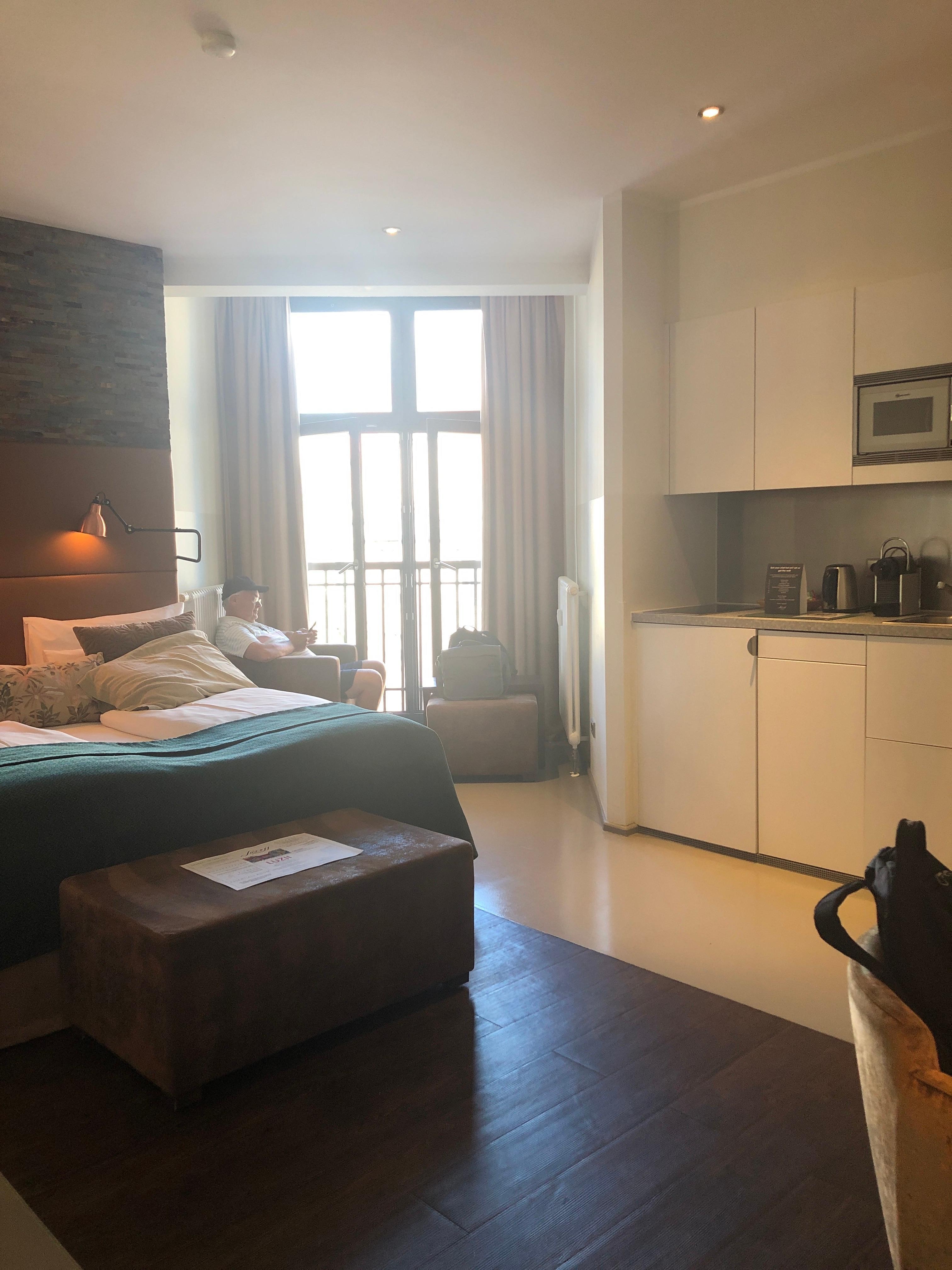 Kitchen. Lovedthe large windows