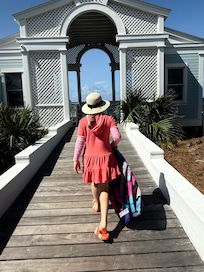 Tupelo pavilion, super easy beach access