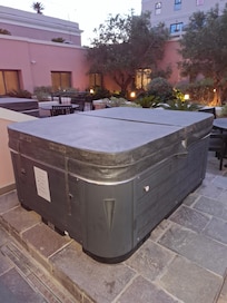 Terrasse avec jacuzzi