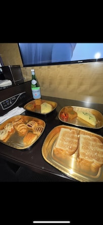 Delicious breakfast options for room service