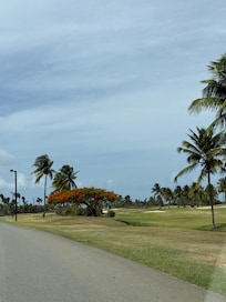 as you enter☀️The golf course is beautiful.