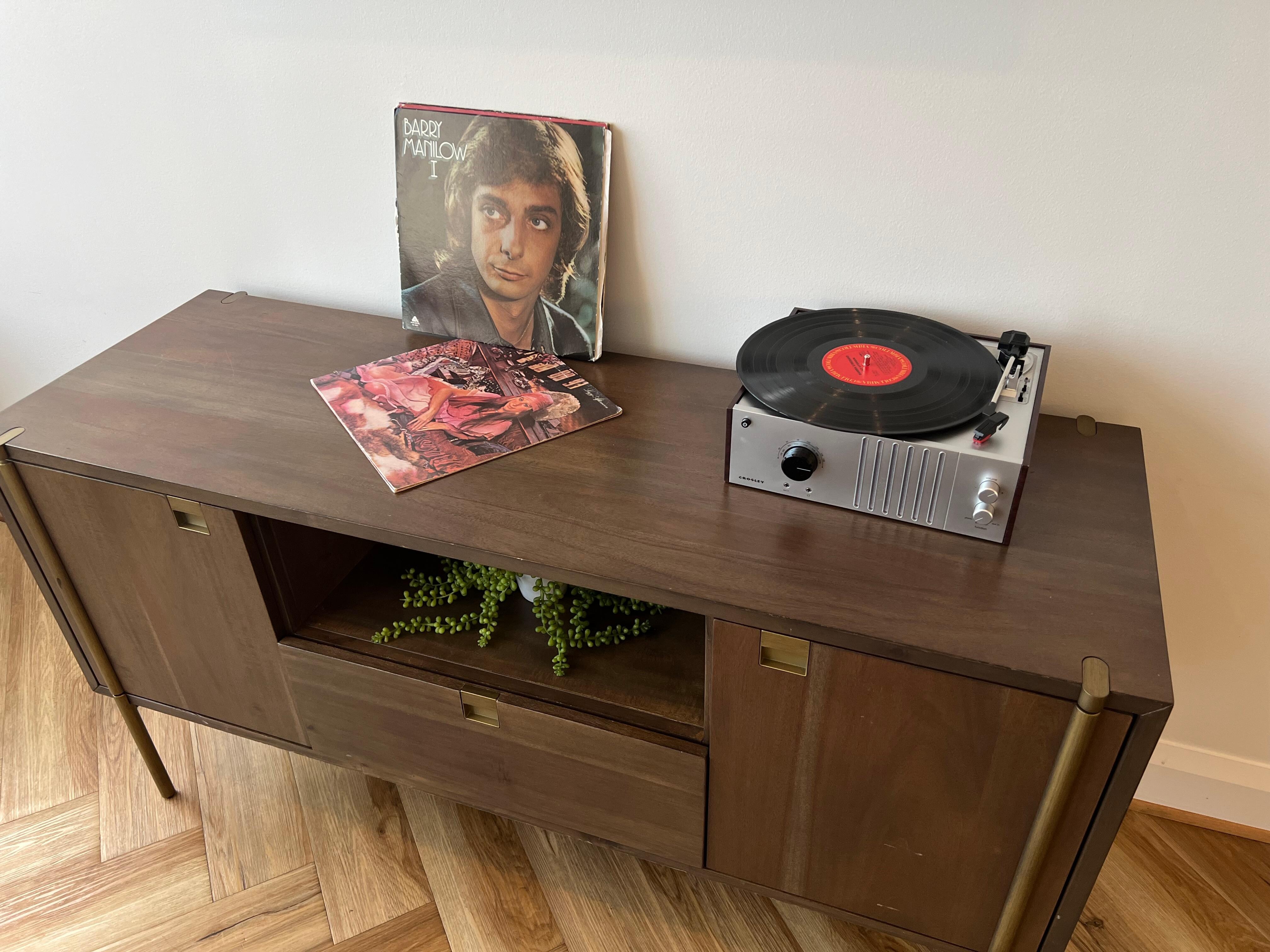 The record player featuring Barry Manilow!