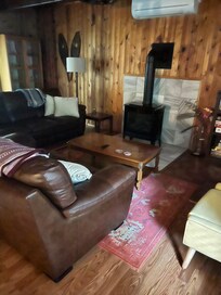 Cozy living room - plenty of seating! Loved the fireplace in AMs/PMs