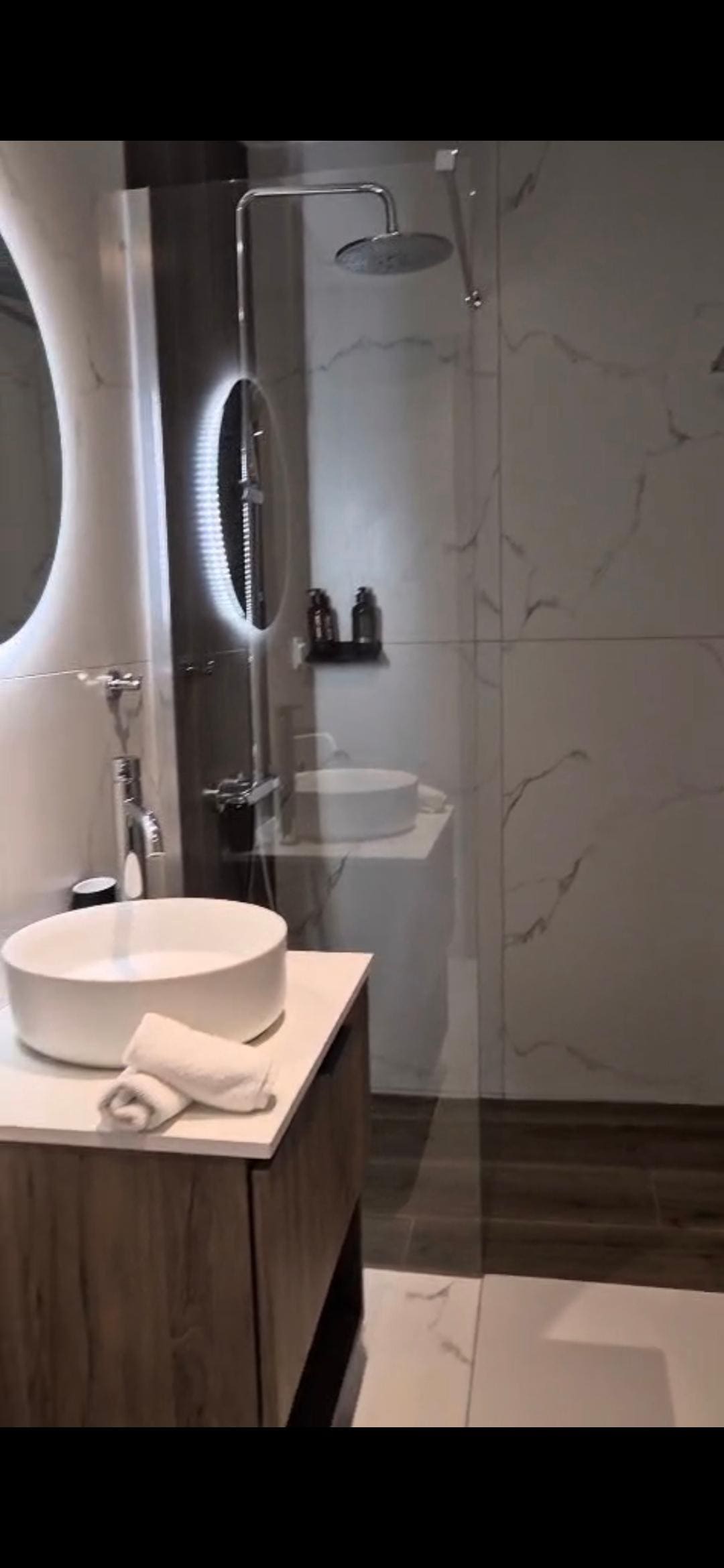 Bel bagno, peccato manca un'anta