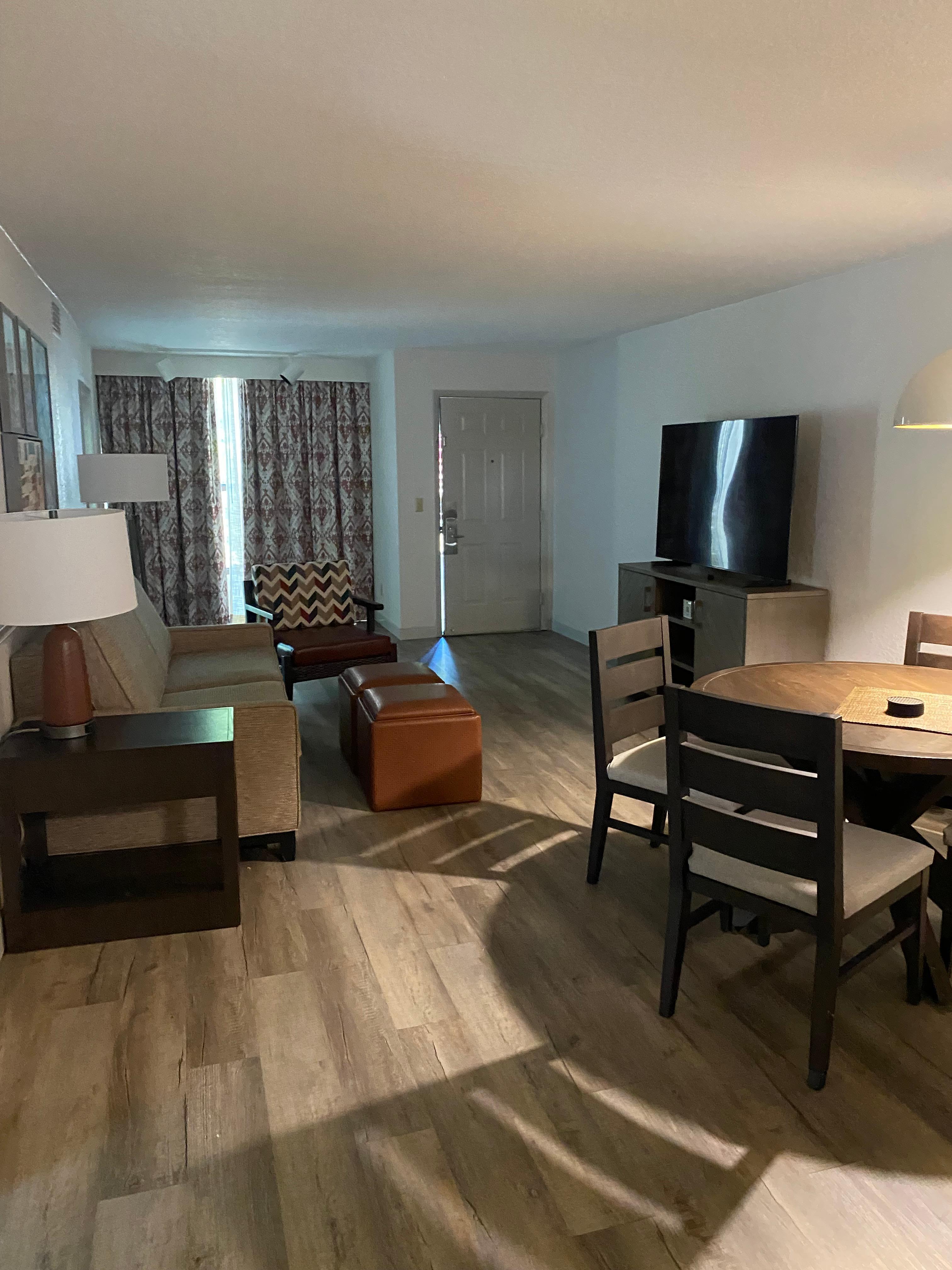 Clean and comfortable room. Like home away from home 