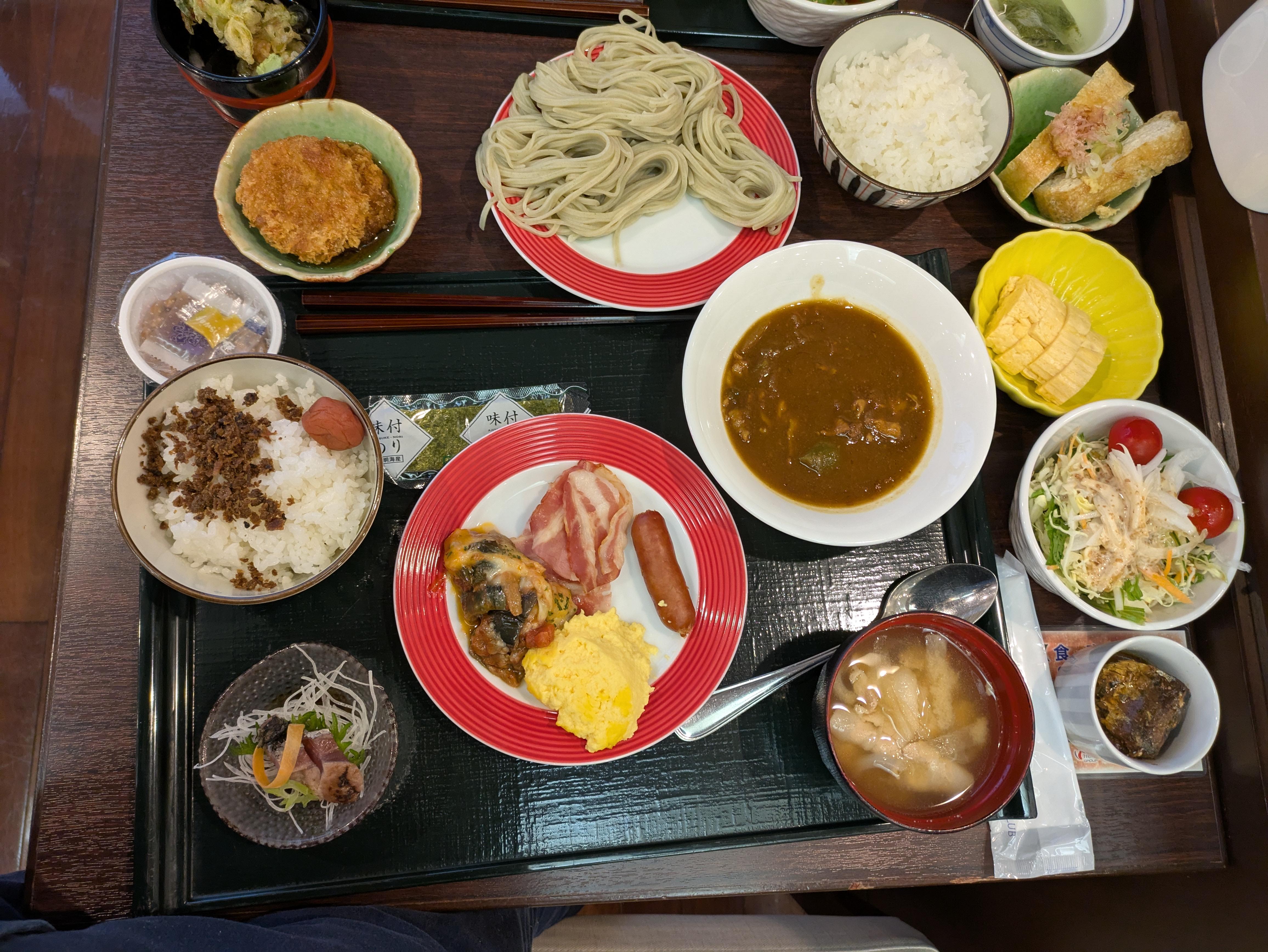 朝食(へぎ蕎麦スキー汁その他郷土料理)