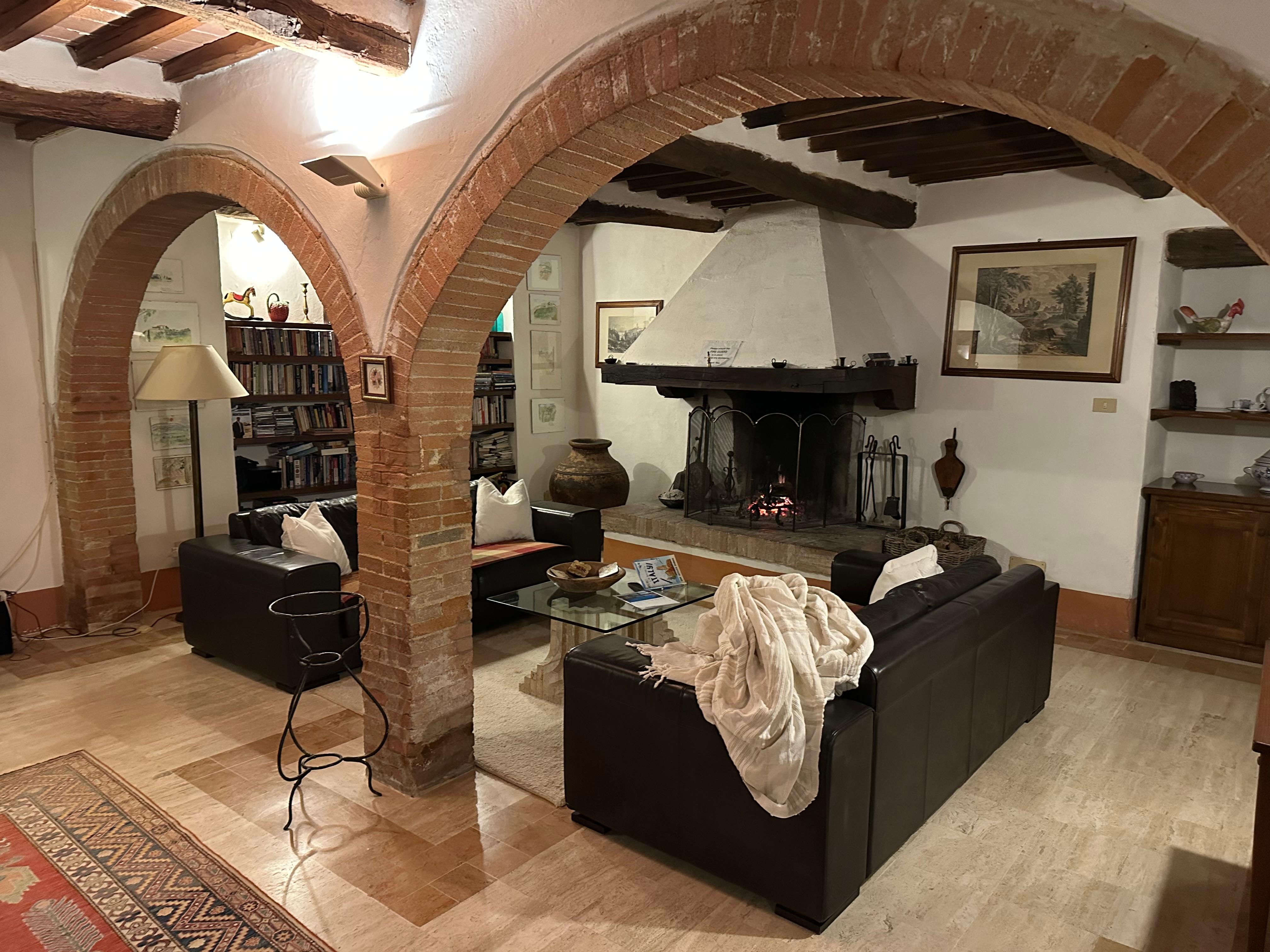 Living room with fireplace 