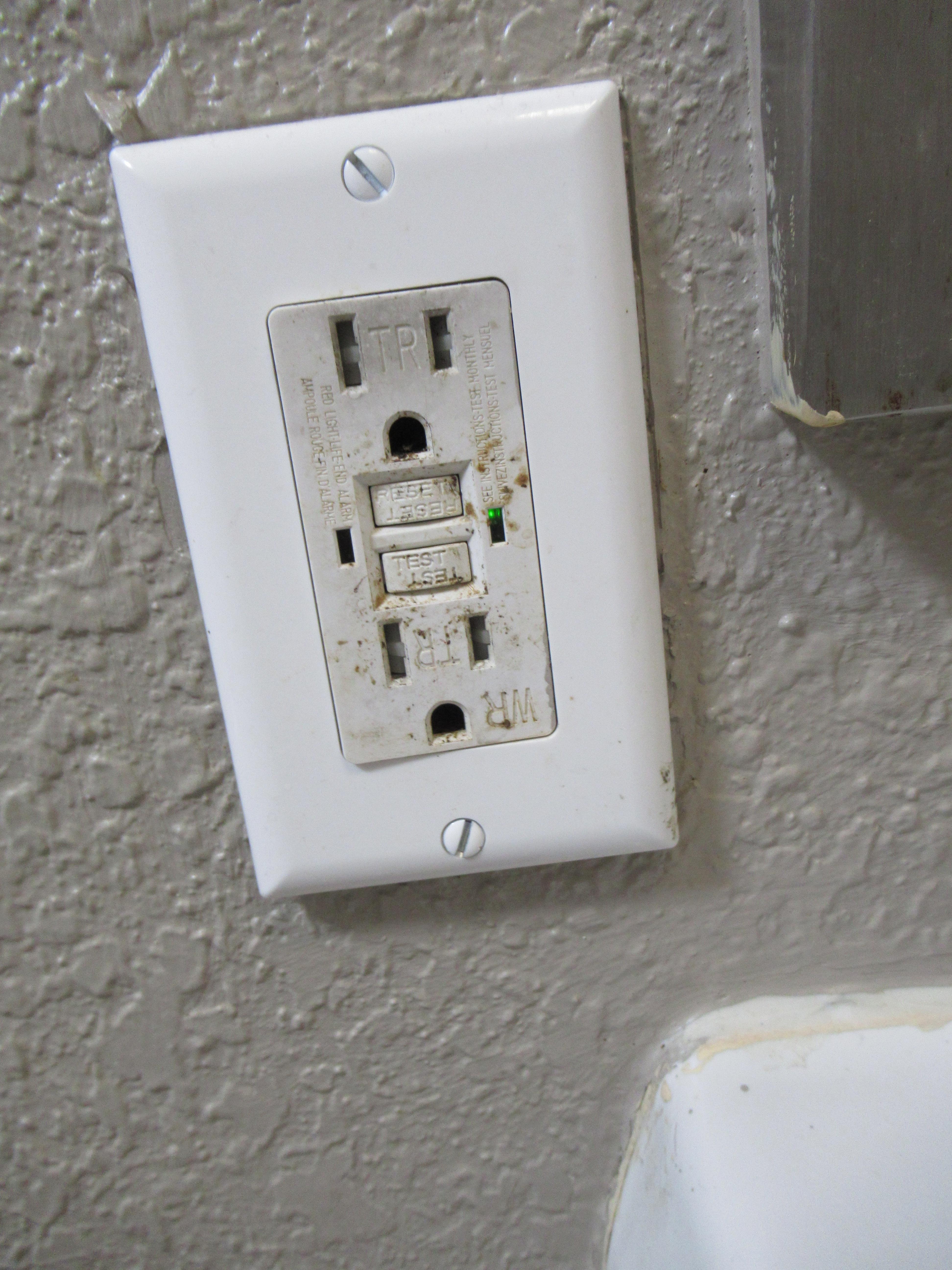Dirty wall plug