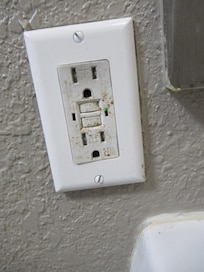 Dirty wall plug