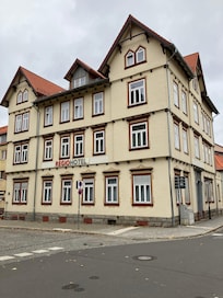 Regio Bunte Stadt Hotel during the day.