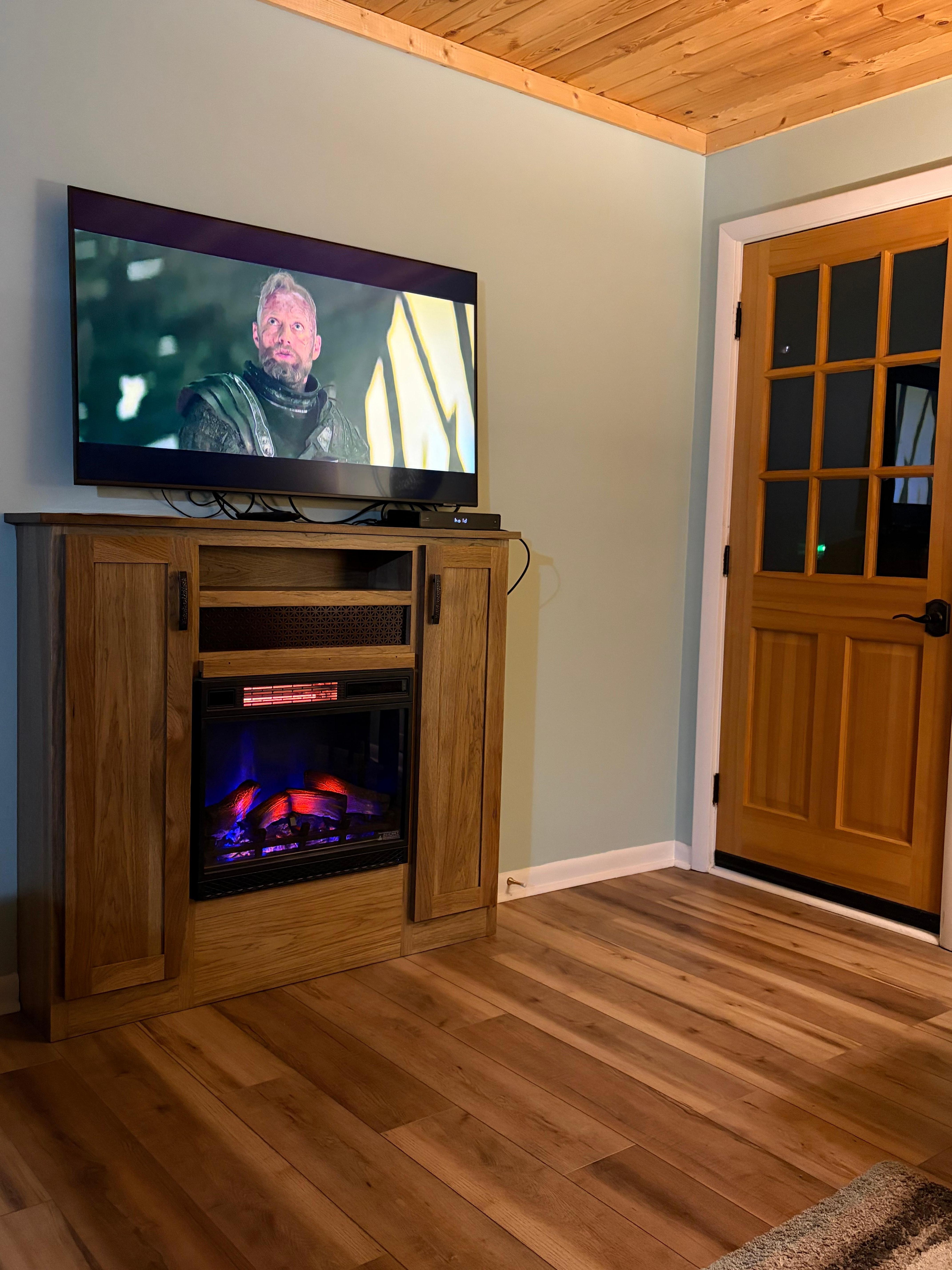 Living area and Thai fireplace keeps the whole cabin warm. It’s awesome 😎 