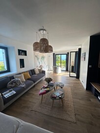 Wohnraum mit Blick auf das Meer