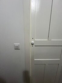 Puertas del hostel SIN CERROJO NINGUNO