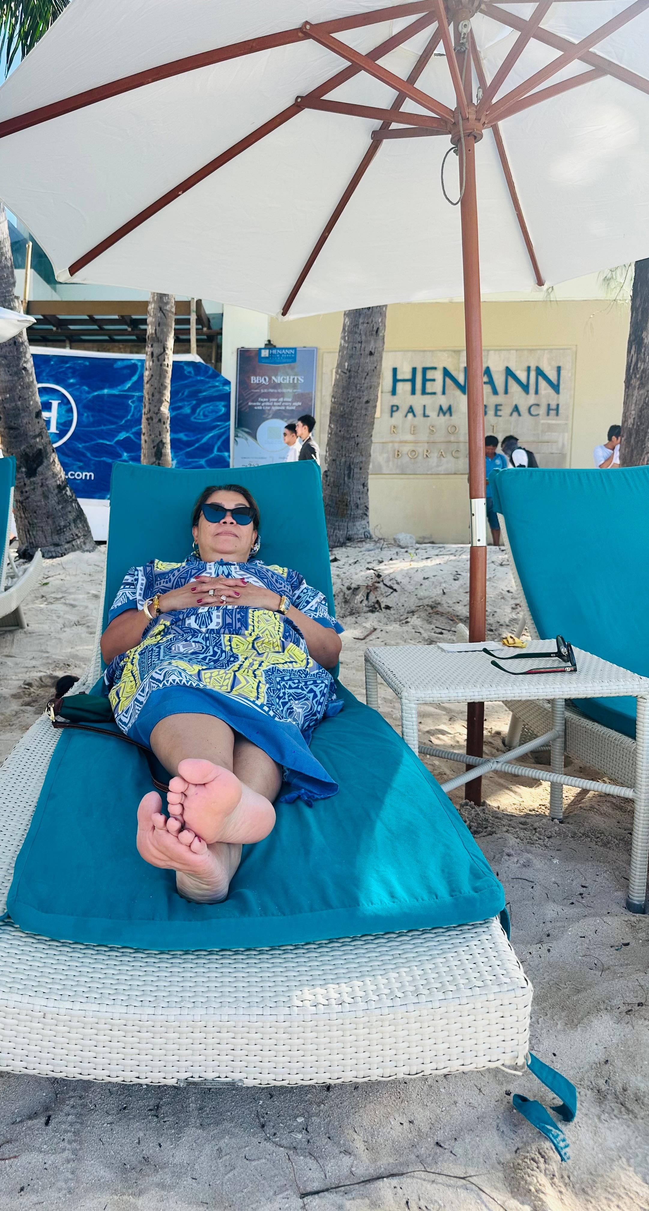 Relaxing for our last day staying at the Hennan Palm hotel. So blessed 🙏