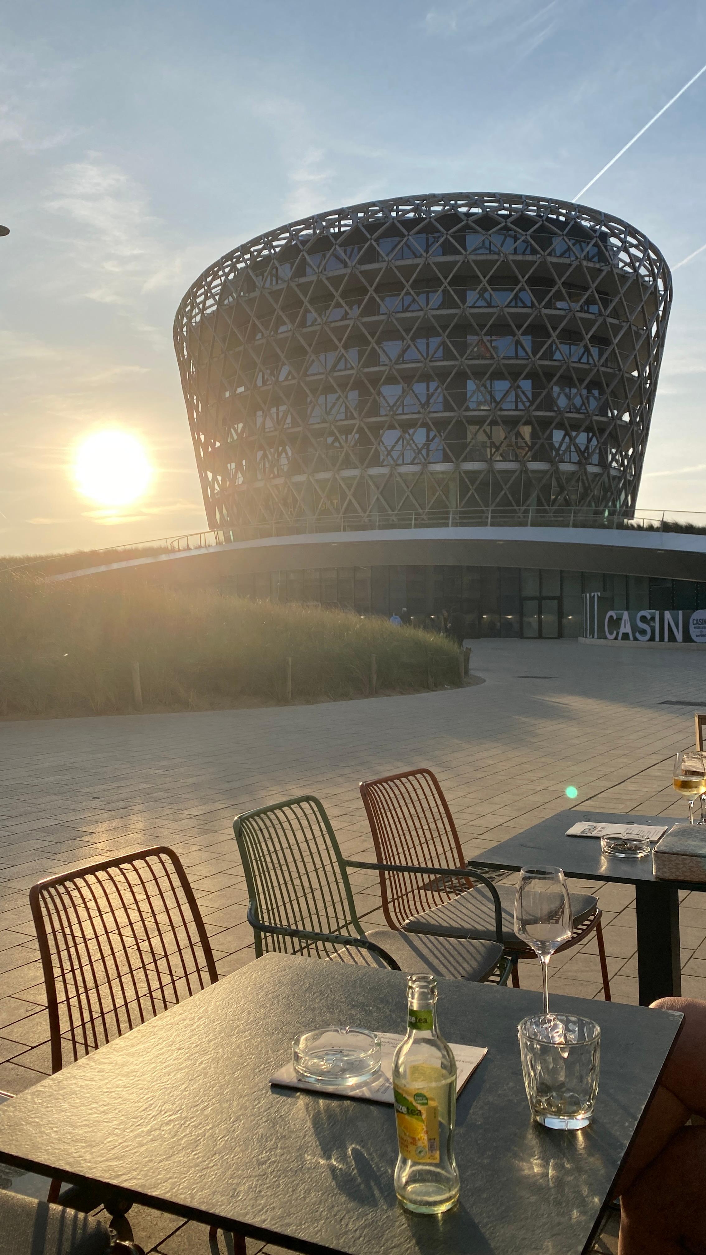 Couché de soleil pour prendre l'apéro au Barbarre au pied de l'hôtel puisque personne pour nous servir au bar de l'hôtel !!!