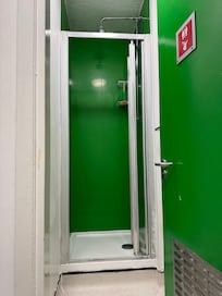 Shared shower rooms are installed in approximately one room for every five rooms.