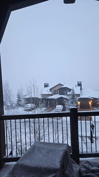 Gorgeous views on a quiet cul-de-sac.