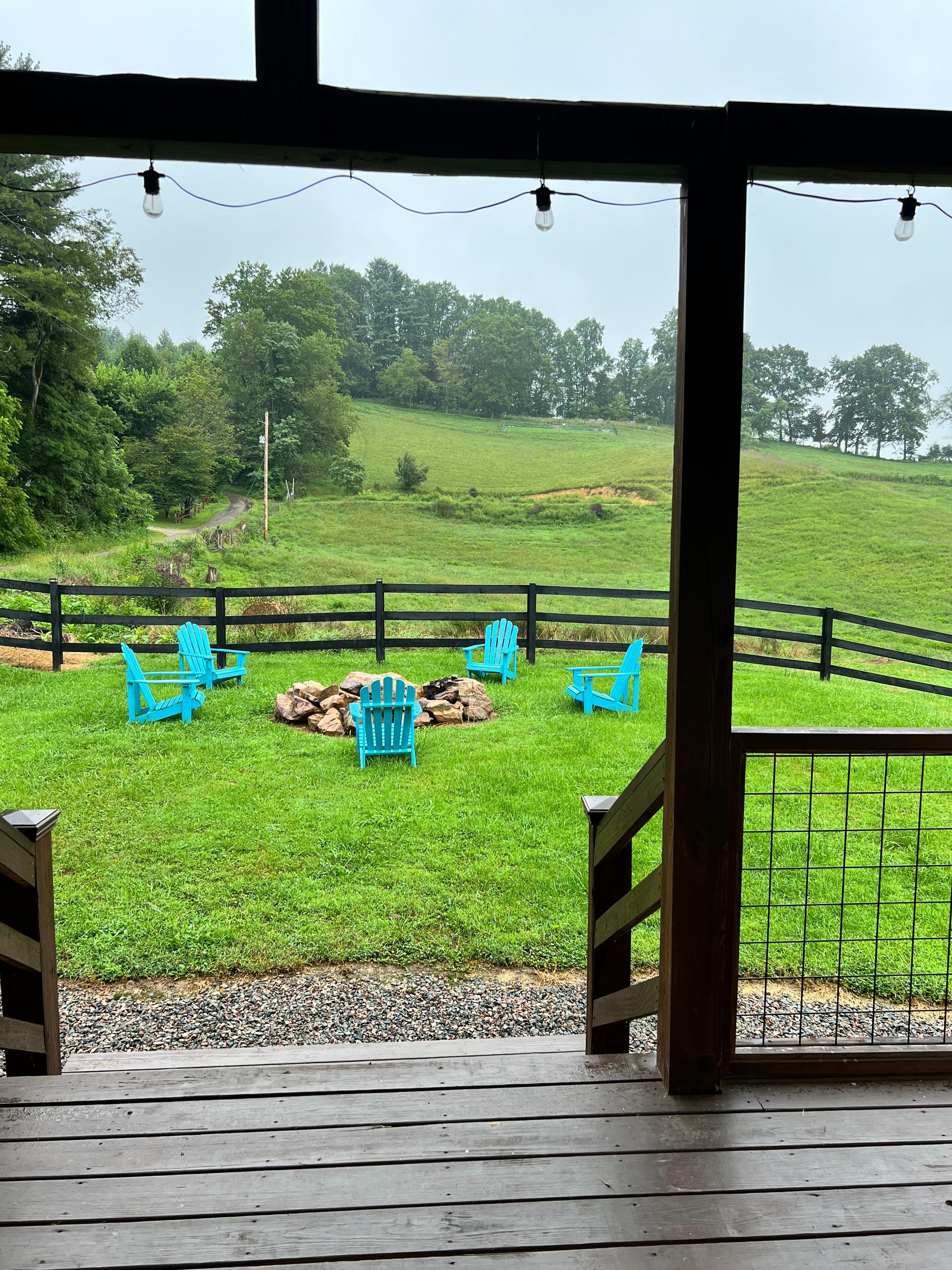 Side porch / Fire pit