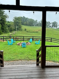 Side porch / Fire pit