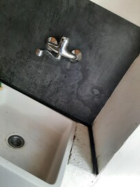 Evier et credence sale ardoise non nettoyable
Evier ebreche