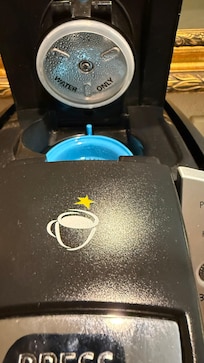 First time using this and already saw that housekeeping didn’t clean. Water condensation from previous occupants