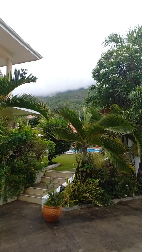 Well manicured gardens creating a very tranquil space. good for relaxation. 