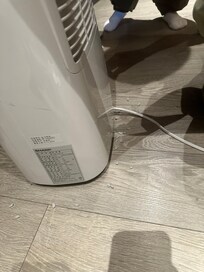 服に埃がつくので払ったら床にボロボロ埃のダマが落ちた