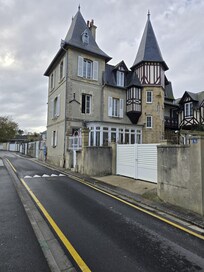 Hotel near everything