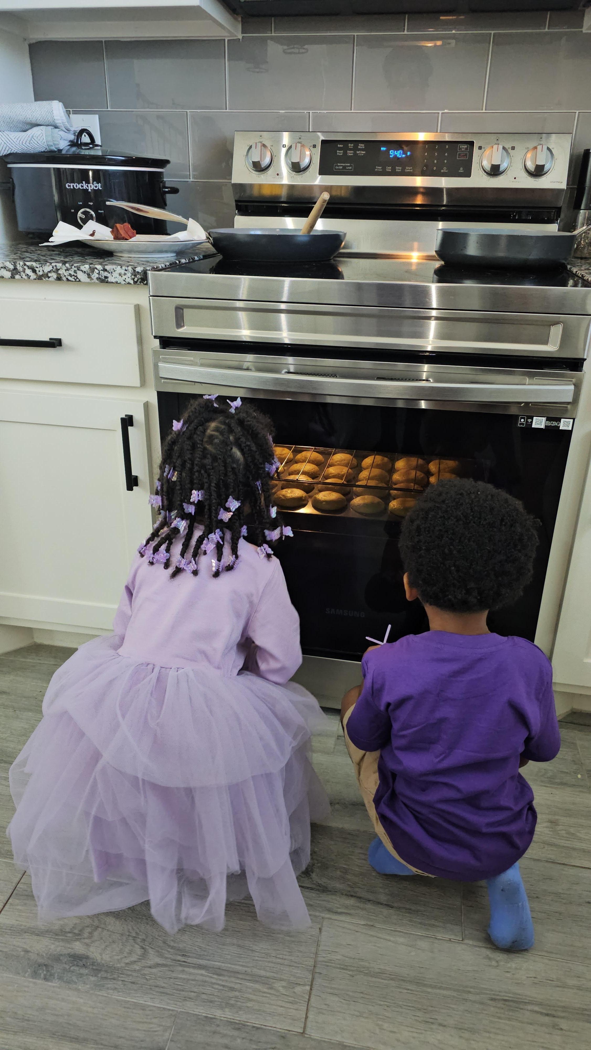 Baking cupcakes 🧁 with GMomma 