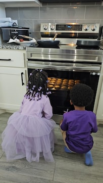 Baking cupcakes 🧁 with GMomma