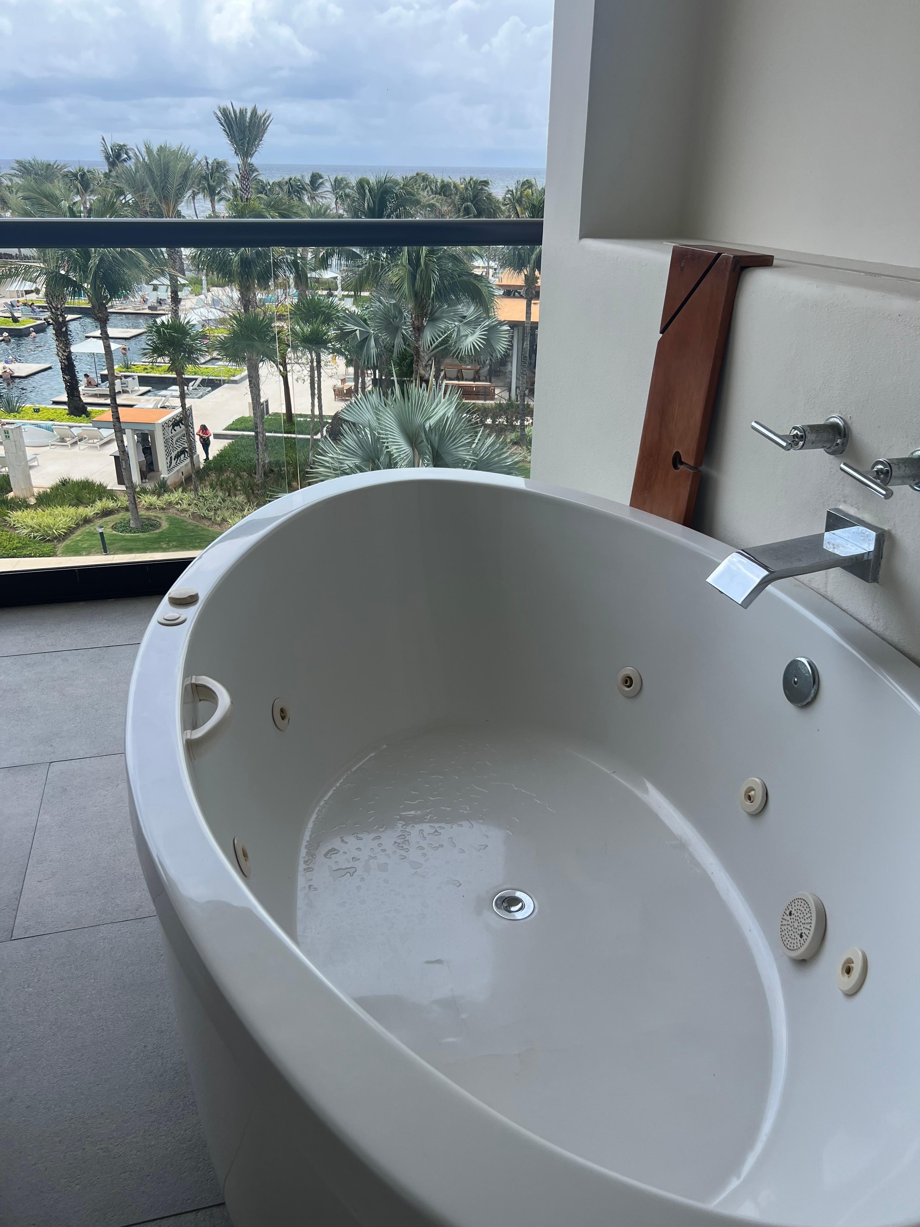 Balcony jacuzzi 